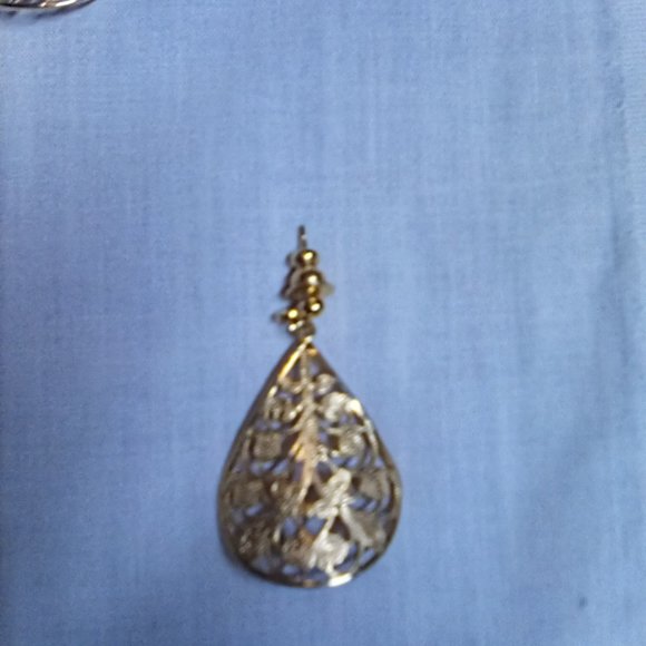 Vintage Golden Leaf like Earrings - Picture 3 of 3